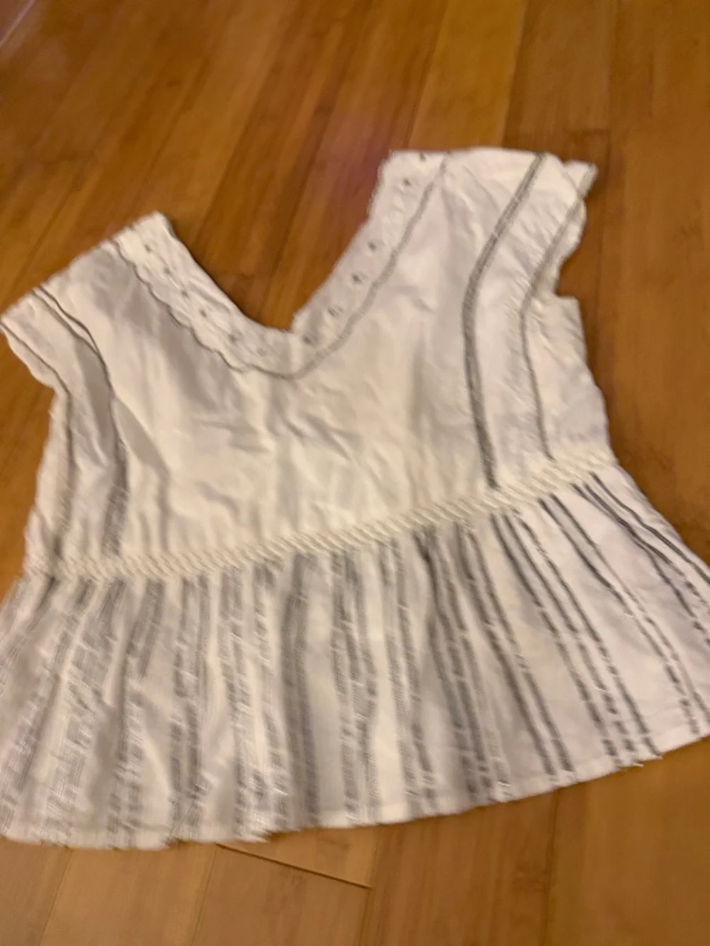 V-Neck Peplum Tank Top - Women - Picture 4 of 5